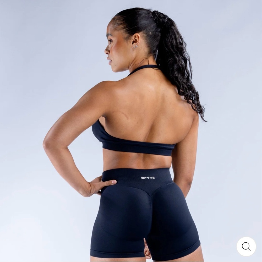 Black Defyne Halter Sports Bra  BRAND NWT!! - Picture 2 of 6